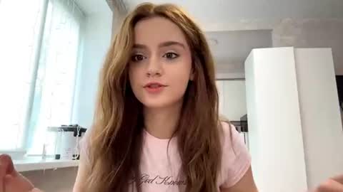 Lola  online show from July 9, 2026, 2:10 pm