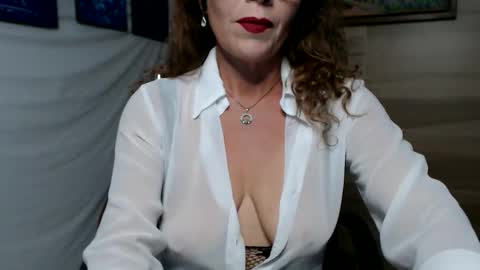 BARBARA DOMME online show from December 17, 2025, 8:37 pm