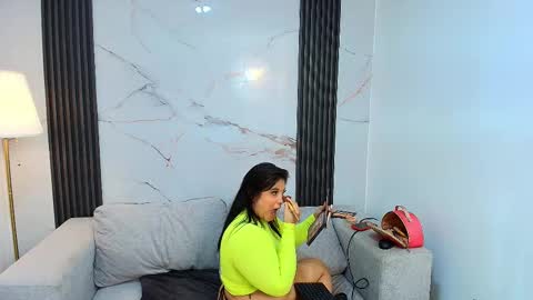 Snapshot of barbaraferrer69 chatting on December 17, 2025, 7:53 pm BARBARA FERRER online show from December 17, 2025, 7:53 pm