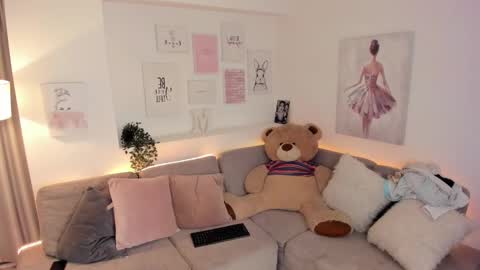 Snapshot of barbie_ev chatting on March 5, 2025, 10:33 am Barbara online show from March 5, 2025, 10:33 am