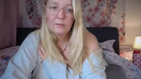 Snapshot of barbiegirl966 chatting on September 16, 2025, 8:37 am barbiegirl966 online show from September 16, 2025, 8:37 am