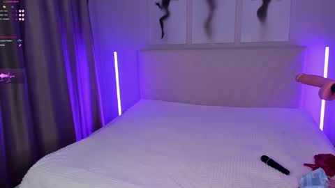 Snapshot of barbielina_ chatting on October 19, 2025, 9:04 pm Emma online show from October 19, 2025, 9:04 pm