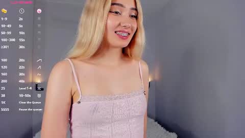 Mia online show from July 13, 2026, 2:20 pm