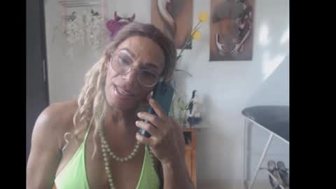 Snapshot of bardotbigcocktsx chatting on February 11, 2025, 7:48 pm bardotbigcocktsx online show from February 11, 2025, 7:48 pm