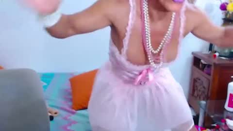 Snapshot of bardotbigcocktsx chatting on October 31, 2025, 9:49 pm bardotbigcocktsx online show from October 31, 2025, 9:49 pm