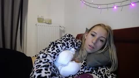 Lena online show from December 3, 2024, 7:44 pm