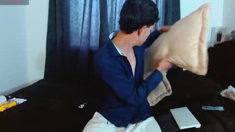 Snapshot of bastiaan_28 chatting on November 30, 2025, 8:57 pm Bastian online show from November 30, 2025, 8:57 pm