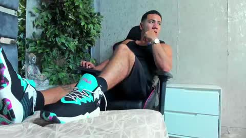 Bastian Independent Model online show from October 5, 2025, 1:15 am