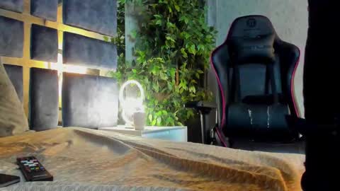 Bastian Independent Model online show from November 2, 2025, 3:09 am