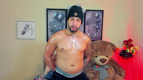 Snapshot of bastian_jones1 chatting on January 30, 2025, 10:29 am bastian_jones1 online show from January 30, 2025, 10:29 am