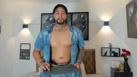 Snapshot of bastian_jones1 chatting on October 5, 2025, 8:29 pm bastian_jones1 online show from October 5, 2025, 8:29 pm