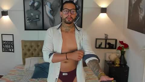 Snapshot of bastian_jones1 chatting on October 8, 2025, 12:41 am bastian_jones1 online show from October 8, 2025, 12:41 am