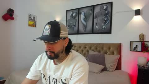 Snapshot of bastian_jones1 chatting on December 15, 2025, 1:54 am bastian_jones1 online show from December 15, 2025, 1:54 am