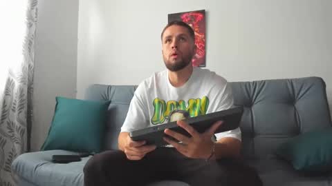 bastianwatson10 online show from March 7, 2025, 6:54 pm