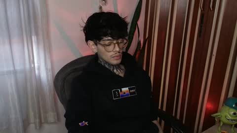 Snapshot of bastiel_ chatting on December 19, 2025, 9:00 pm Bastiel online show from December 19, 2025, 9:00 pm