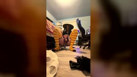 Snapshot of bathingcat chatting on April 19, 2026, 12:33 am bathingcat online show from April 19, 2026, 12:33 am
