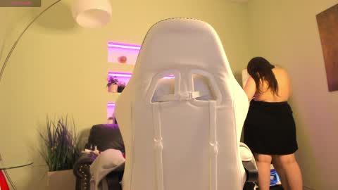 Snapshot of battymoll chatting on April 11, 2026, 4:00 pm battymoll online show from April 11, 2026, 4:00 pm