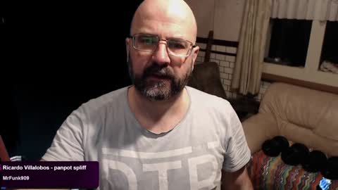 Snapshot of bazzz_8 chatting on December 27, 2024, 6:10 pm bazzz_8 online show from December 27, 2024, 6:10 pm