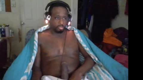 rocker n queen online show from October 5, 2025, 5:22 pm