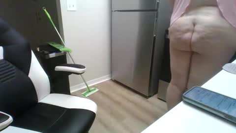 Snapshot of bbwliger95 chatting on March 9, 2025, 9:03 pm BBWLiger95 online show from March 9, 2025, 9:03 pm