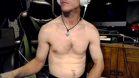 bchillin28 online show from May 14, 2026, 1:01 am
