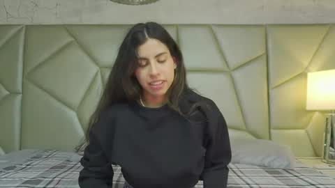 Snapshot of be_curiouss_ chatting on December 16, 2025, 11:37 am Helena Evan online show from December 16, 2025, 11:37 am