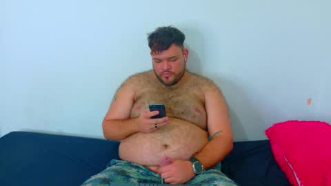 Snapshot of bear_big_ chatting on December 22, 2025, 9:12 pm bigbearr online show from December 22, 2025, 9:12 pm