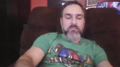 Snapshot of beardedambition chatting on December 15, 2024, 3:56 am beardedambition online show from December 15, 2024, 3:56 am