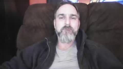 Snapshot of beardedambition chatting on December 29, 2024, 3:44 am beardedambition online show from December 29, 2024, 3:44 am