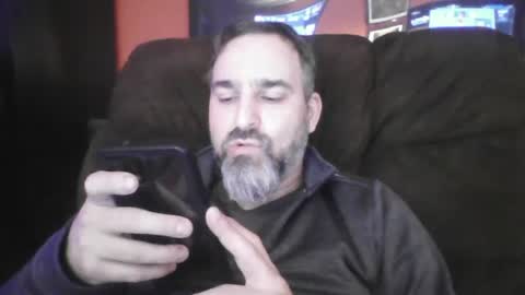 Snapshot of beardedambition chatting on December 29, 2024, 3:57 pm beardedambition online show from December 29, 2024, 3:57 pm
