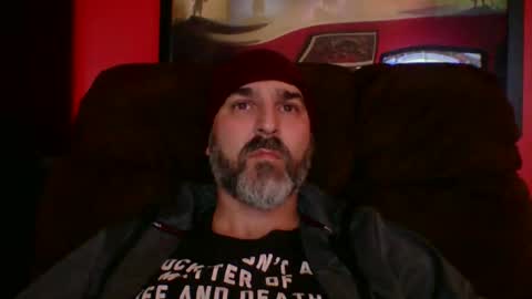 Snapshot of beardedambition chatting on October 9, 2025, 11:25 pm beardedambition online show from October 9, 2025, 11:25 pm