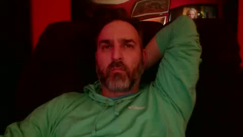 Snapshot of beardedambition chatting on December 18, 2025, 10:38 pm beardedambition online show from December 18, 2025, 10:38 pm