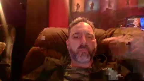 Snapshot of beardedambition chatting on December 19, 2025, 6:15 pm beardedambition online show from December 19, 2025, 6:15 pm