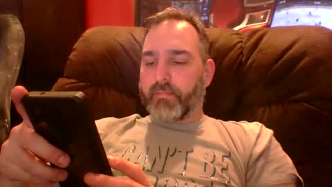 Snapshot of beardedambition chatting on December 20, 2025, 5:42 pm beardedambition online show from December 20, 2025, 5:42 pm