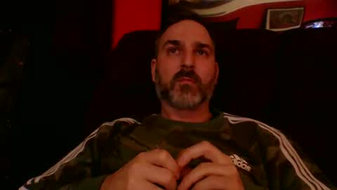 Snapshot of beardedambition chatting on February 22, 2026, 4:13 am beardedambition online show from February 22, 2026, 4:13 am