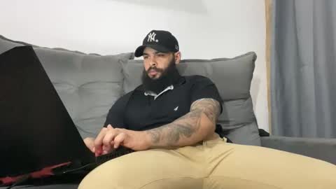 Snapshot of beardmax chatting on November 26, 2025, 12:22 am Min online show from November 26, 2025, 12:22 am