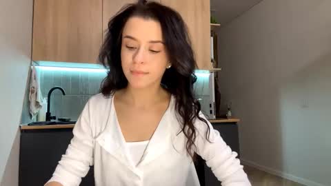 Katie online show from October 15, 2025, 8:03 am