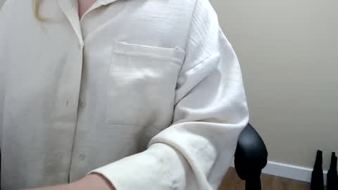 beauty_annyta online show from April 6, 2026, 7:31 am