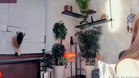 Snapshot of beauty_future chatting on March 2, 2025, 4:32 pm Nicole online show from March 2, 2025, 4:32 pm