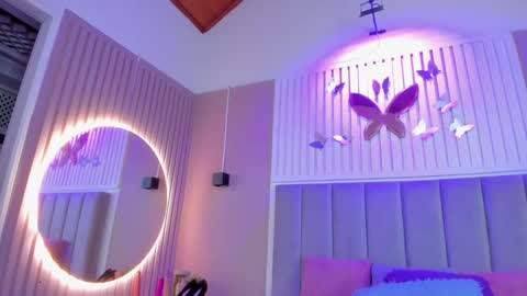 Snapshot of beauty_milf4 chatting on January 17, 2026, 3:22 am Chantall online show from January 17, 2026, 3:22 am