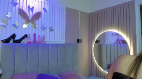 Snapshot of beauty_milf4 chatting on February 11, 2026, 3:44 am Chantall online show from February 11, 2026, 3:44 am