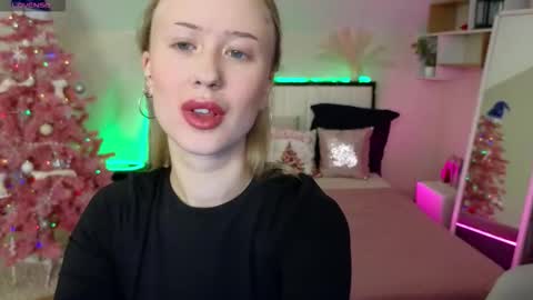 Snapshot of beauty_sashaxx chatting on December 17, 2025, 2:12 pm beauty Sasha online show from December 17, 2025, 2:12 pm