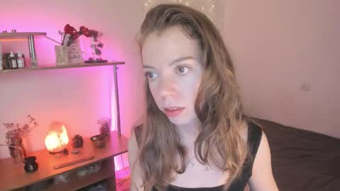 Snapshot of beautyeliise chatting on December 22, 2025, 8:22 am Eliise online show from December 22, 2025, 8:22 am