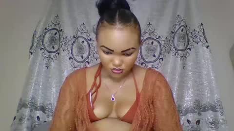 Snapshot of beautystar12 chatting on March 1, 2025, 6:43 pm beautystar12 online show from March 1, 2025, 6:43 pm