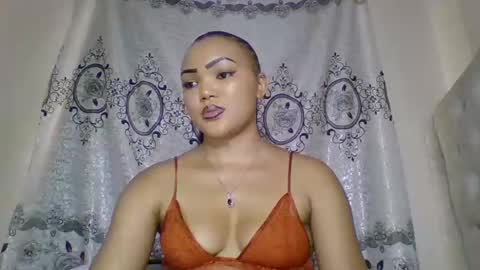 Snapshot of beautystar12 chatting on March 8, 2025, 7:49 am beautystar12 online show from March 8, 2025, 7:49 am