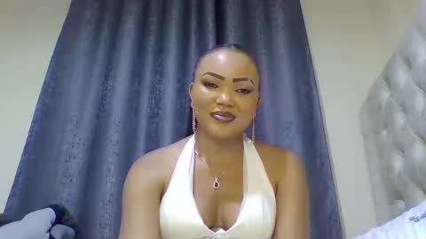 Snapshot of beautystar12 chatting on March 12, 2025, 9:35 pm beautystar12 online show from March 12, 2025, 9:35 pm