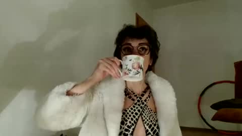 Snapshot of bebacksooon chatting on February 25, 2026, 6:17 pm Raluca online show from February 25, 2026, 6:17 pm