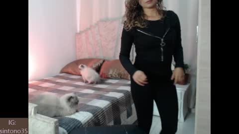 Snapshot of becca_milani2 chatting on July 31, 2026, 11:04 pm becca_milani2 online show from July 31, 2026, 11:04 pm