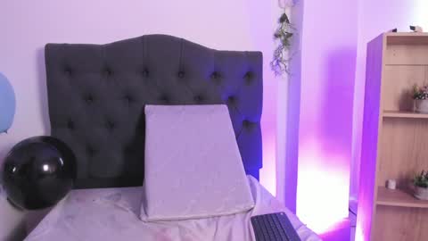 Snapshot of beccamilanni chatting on January 14, 2025, 4:08 pm beccamilanni online show from January 14, 2025, 4:08 pm