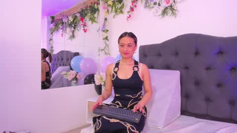 Snapshot of beccamilanni chatting on January 15, 2025, 4:00 pm beccamilanni online show from January 15, 2025, 4:00 pm